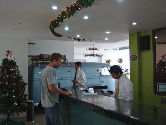 COL Armenia Hotel Parking